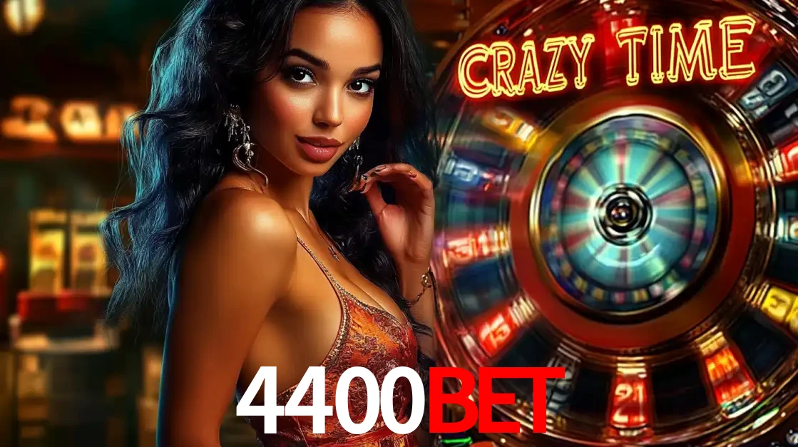 Mulher elegante ao lado da vibrante roda da fortuna do jogo de cassino ao vivo Crazy Time, um dos game shows mais populares e cheios de prêmios do 4400BET.